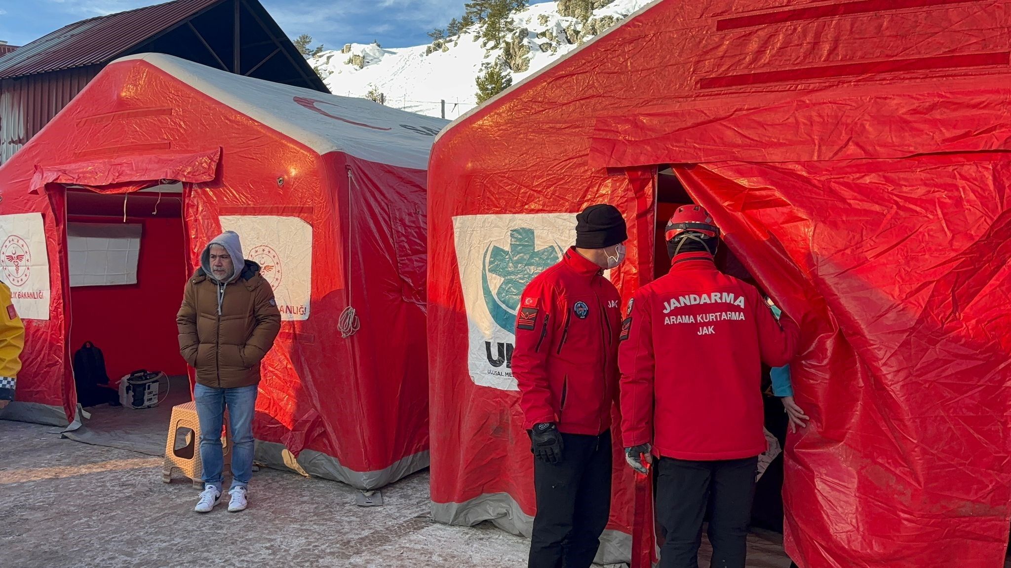 Kartalkaya’daki Otel Yangınına Müdahale Sürüyor 3