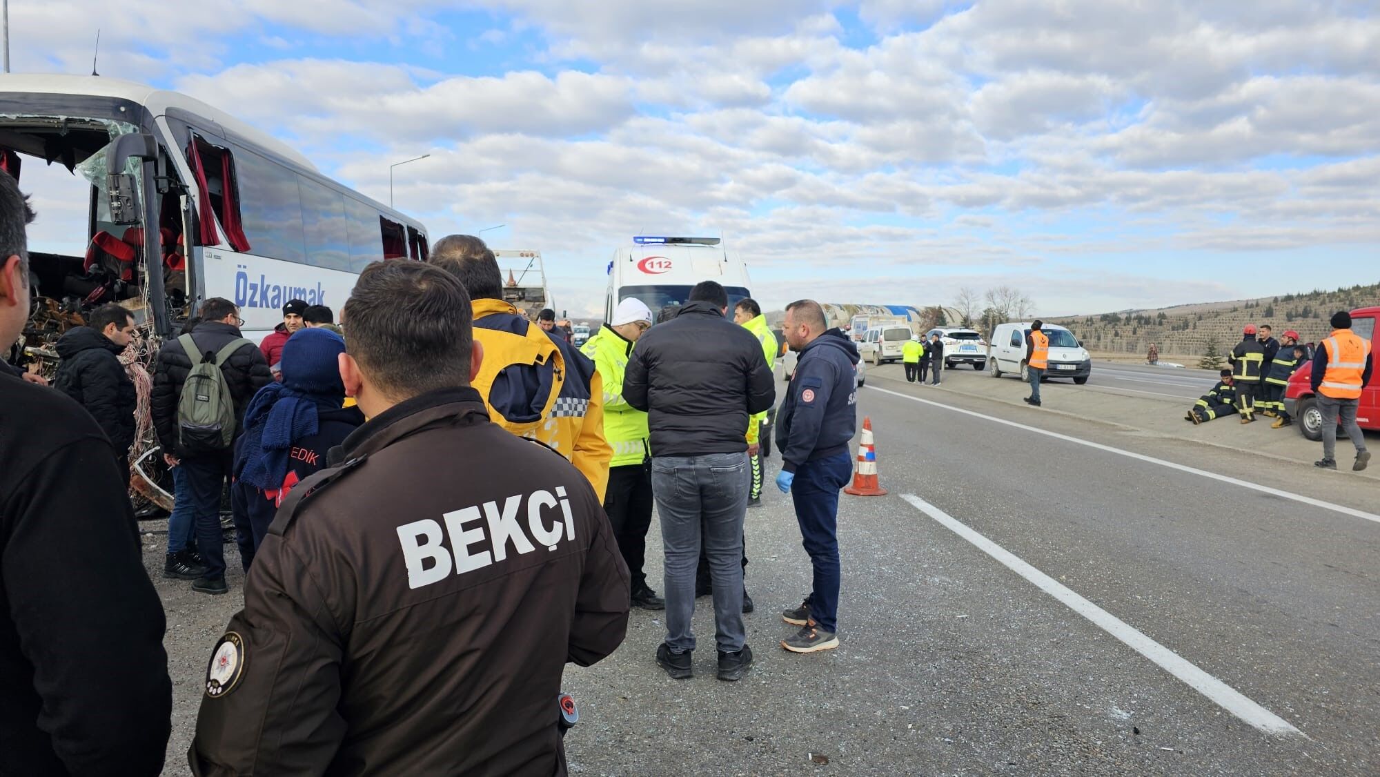 Konya’da Yolcu Otobüsü Kamyona Arkadan Çarptı 3 Ölü, 33 Yaralı (6)