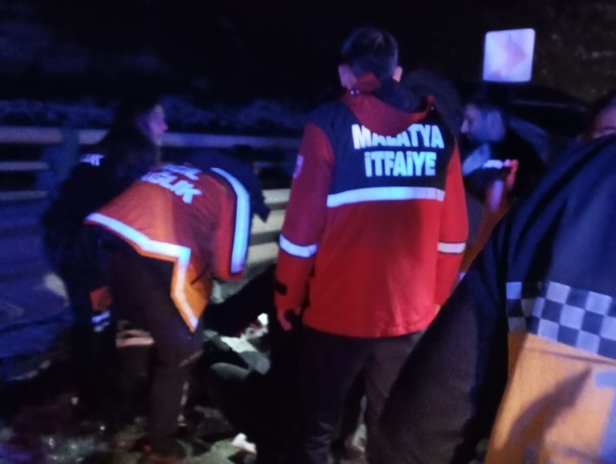 Malatya’da Refüje Çarpan Araçta 3 Kişi Yaralandı!