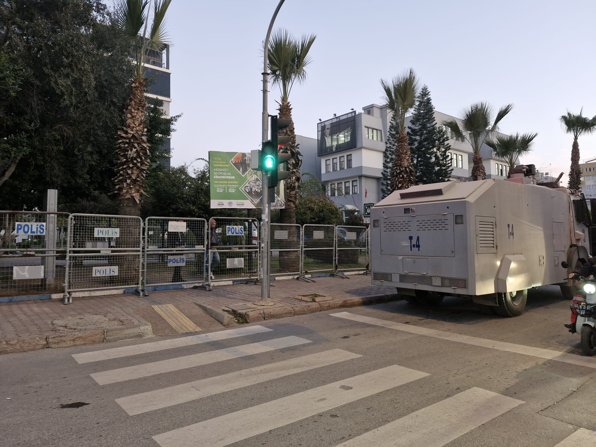 Mersin'de Dem Partili Başkan Ve Yardımcısı Gözaltına Alındı 2