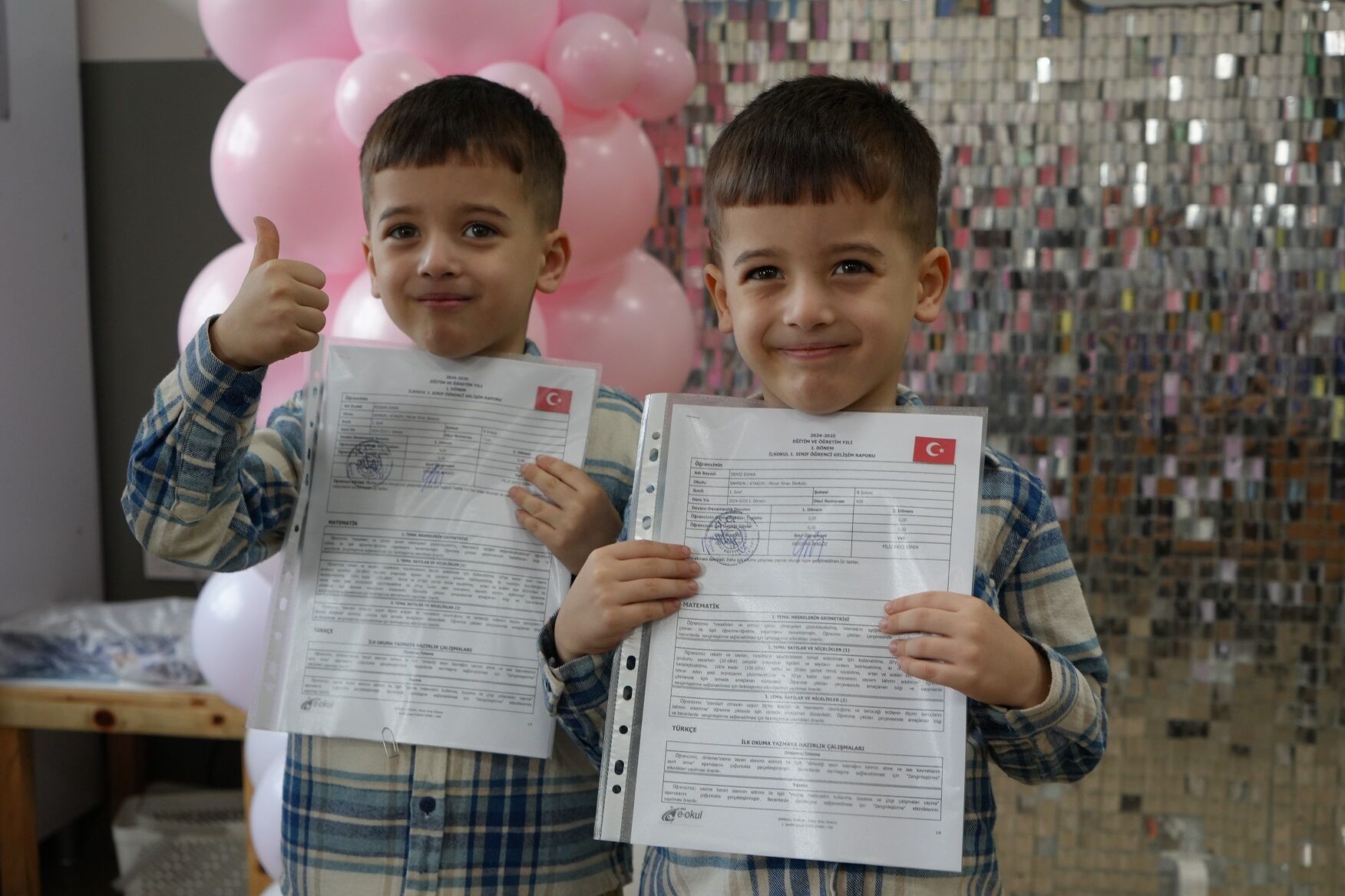 Samsun’da 16 İkiz Öğrenci Karne Sevinci Yaşadı 2