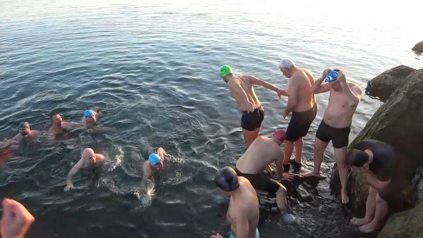 Samsun'da Buz Gibi Suda Deniz Keyfi (1)