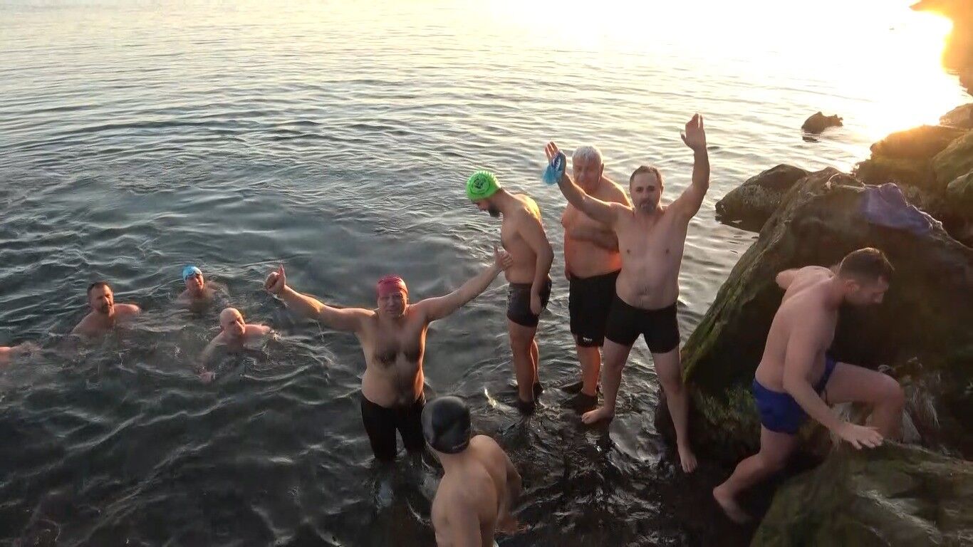 Samsun'da Buz Gibi Suda Deniz Keyfi (3)