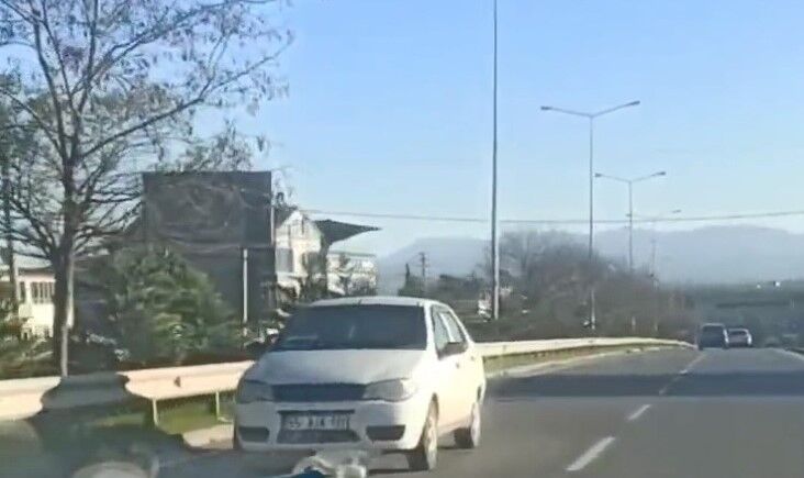 Samsun’da Ters Yönde Ve Geri Geri Giden Araç Şaşkınlık Yarattı 2