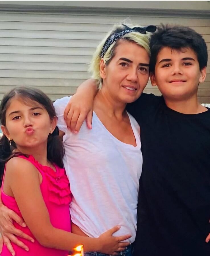 Vücudundaki Kırıklara Aldırmadı, Özel Izinle Eşi Ve 2 Çocuğunu Son Yolculuklarına Uğurladı (4)