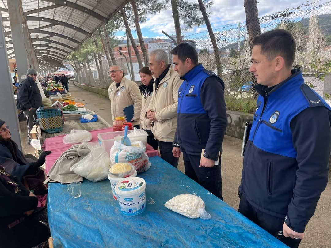 Yakakent Halk Pazarı’nda Gıda Denetimi Yapıldı 3