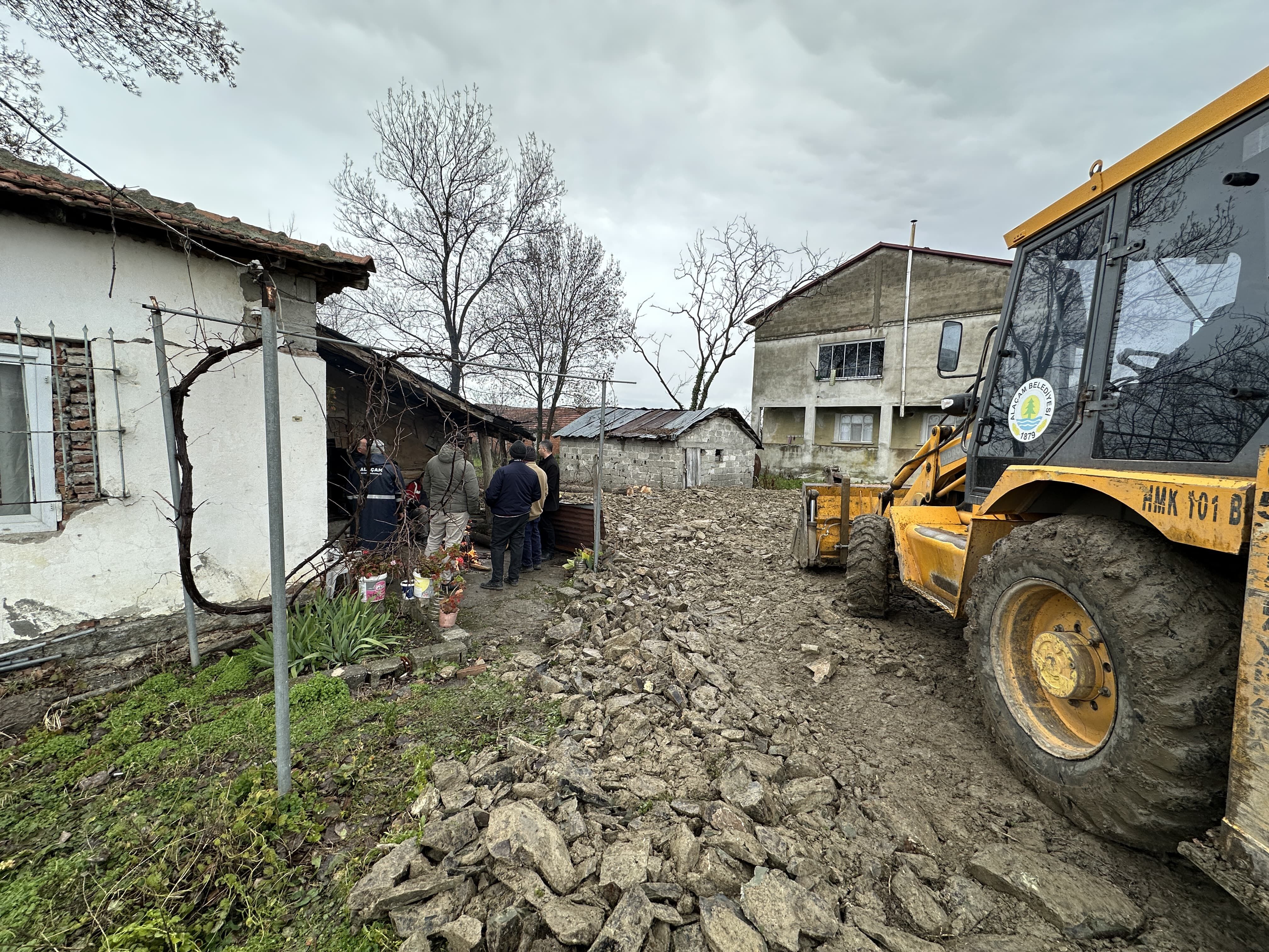Alaçam’da Belediye Ve Kaymakamlık İş Birliğiyle Yılmaz Şakara’ya (52) Yeni Ev Yapılıyor 5