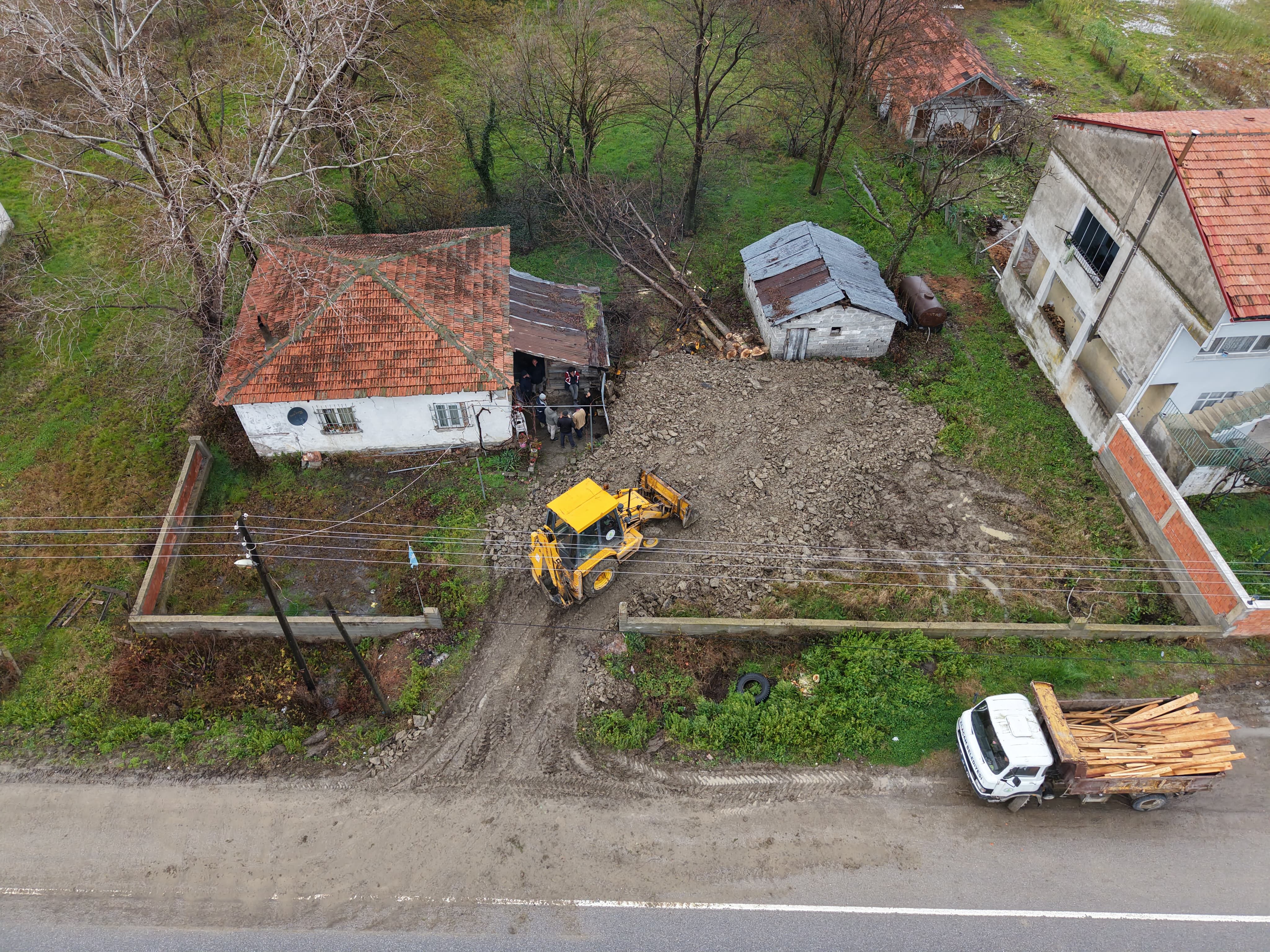 Alaçam’da Belediye Ve Kaymakamlık İş Birliğiyle Yılmaz Şakara’ya (52) Yeni Ev Yapılıyor