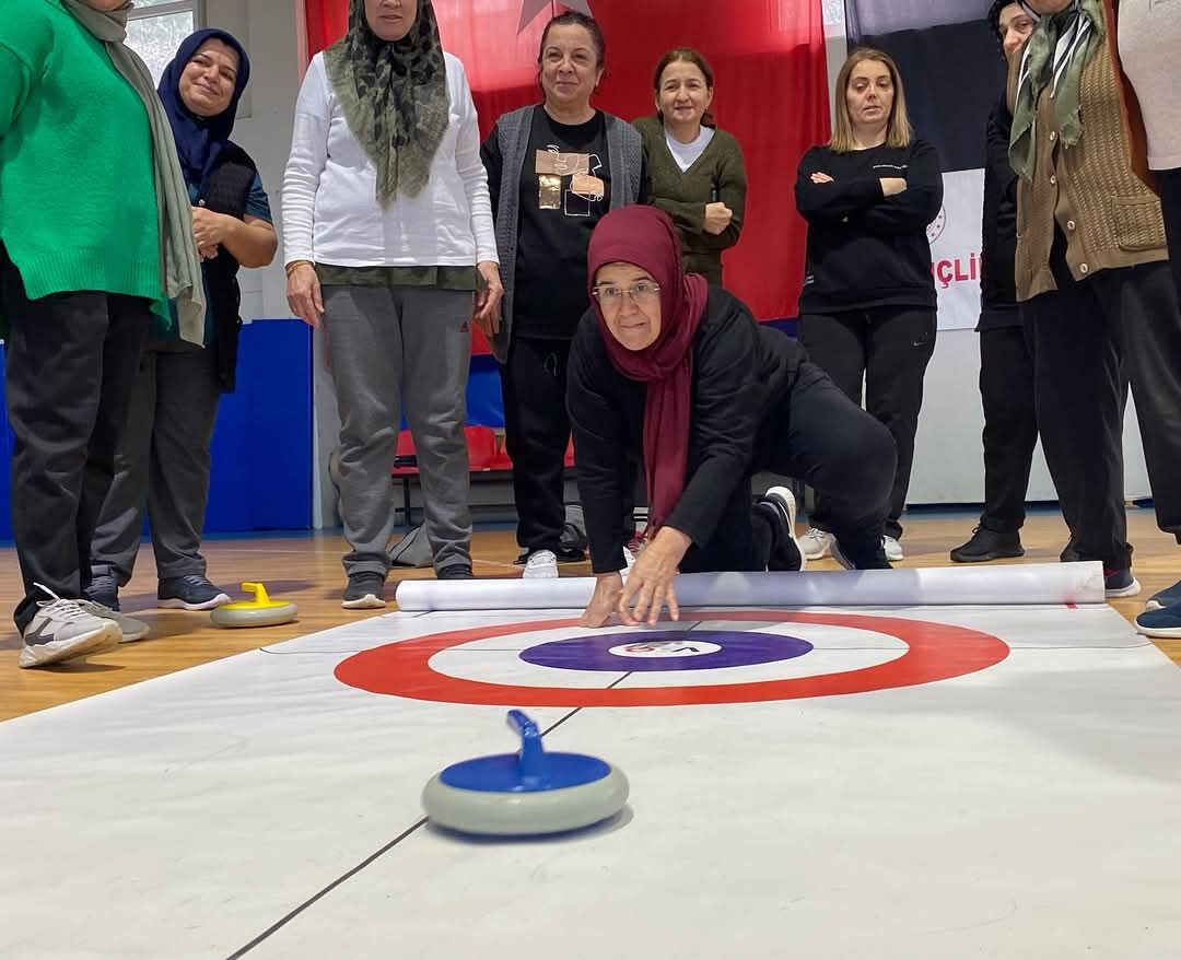 Alaçam’da Kadınlara Floor Curling Tanıtıldı (2)