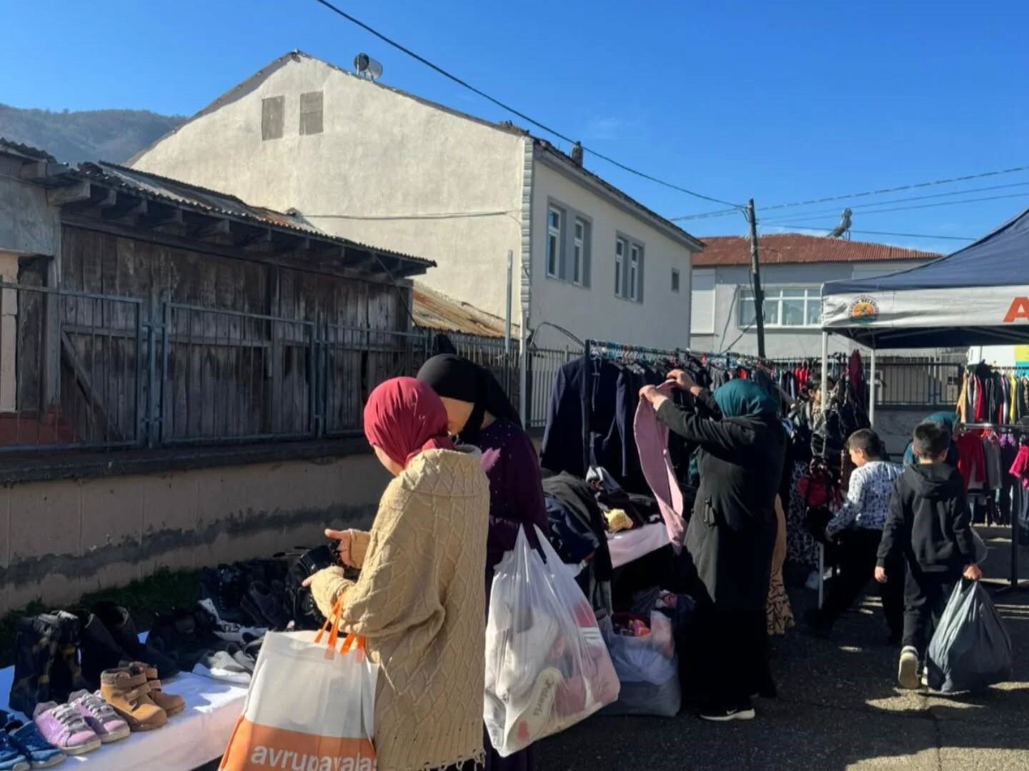 Atakum Belediyesi Gezici Mağazası Özören’de Hizmet Verdi 3