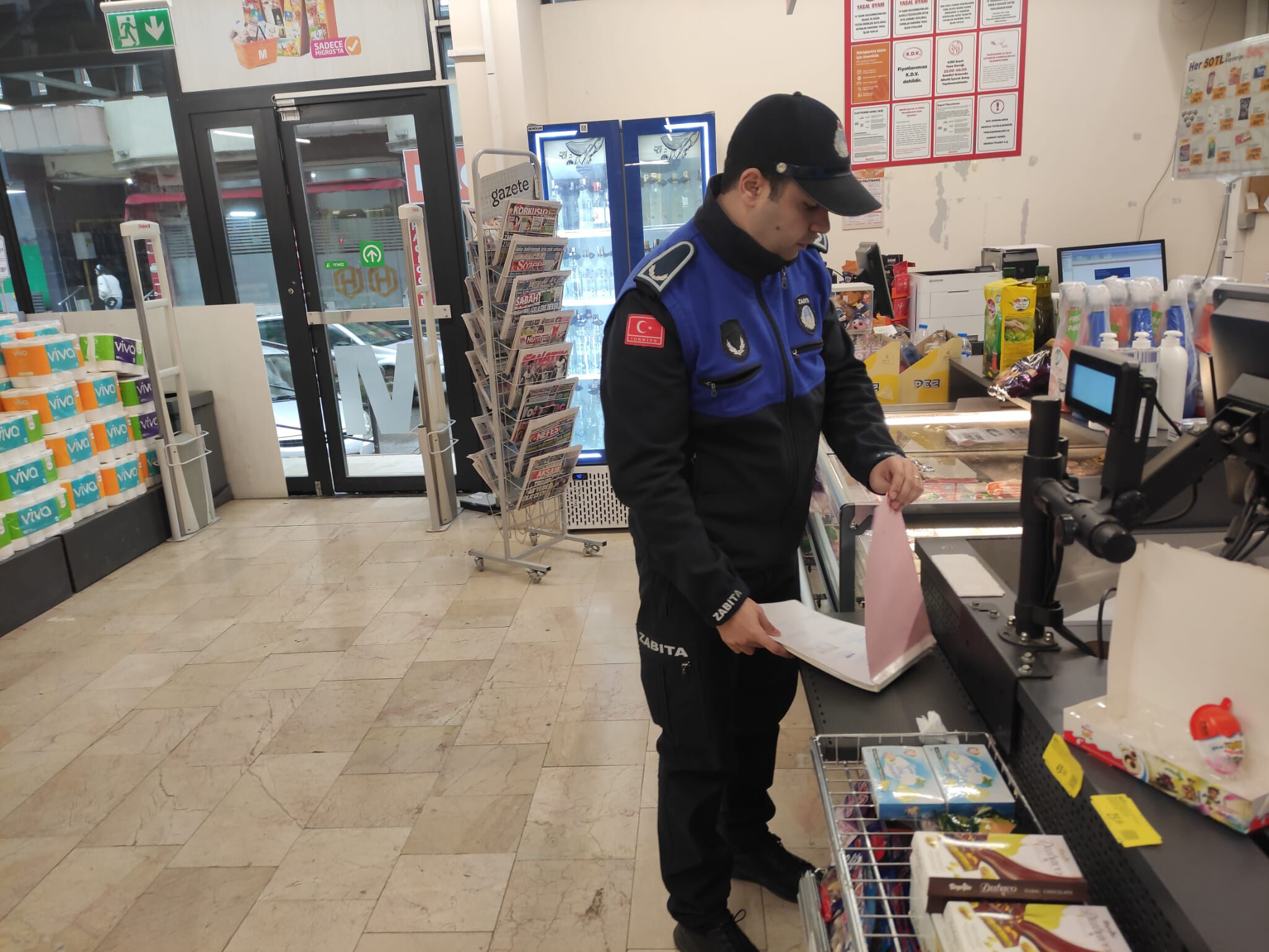 Bafra Belediyesi Zabıta Ekiplerinden Market Denetimi (3)