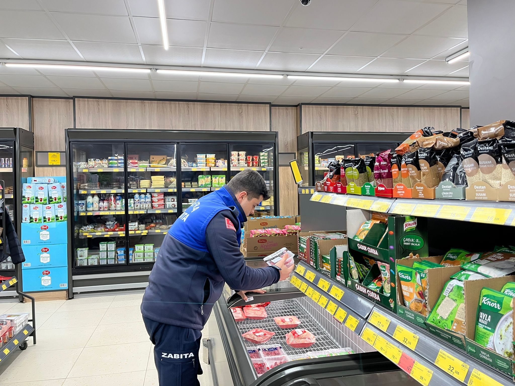 Bafra Belediyesi Zabıta Ekiplerinden Market Denetimi (5)