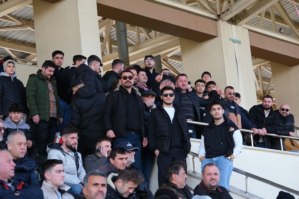 Bafraspor'a Gönül Veren Minikler Tribündeki Yerini Aldı (10)