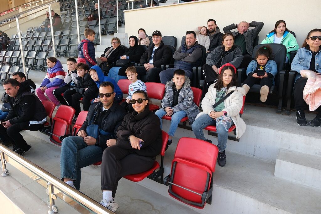 Bafraspor'a Gönül Veren Minikler Tribündeki Yerini Aldı (12)