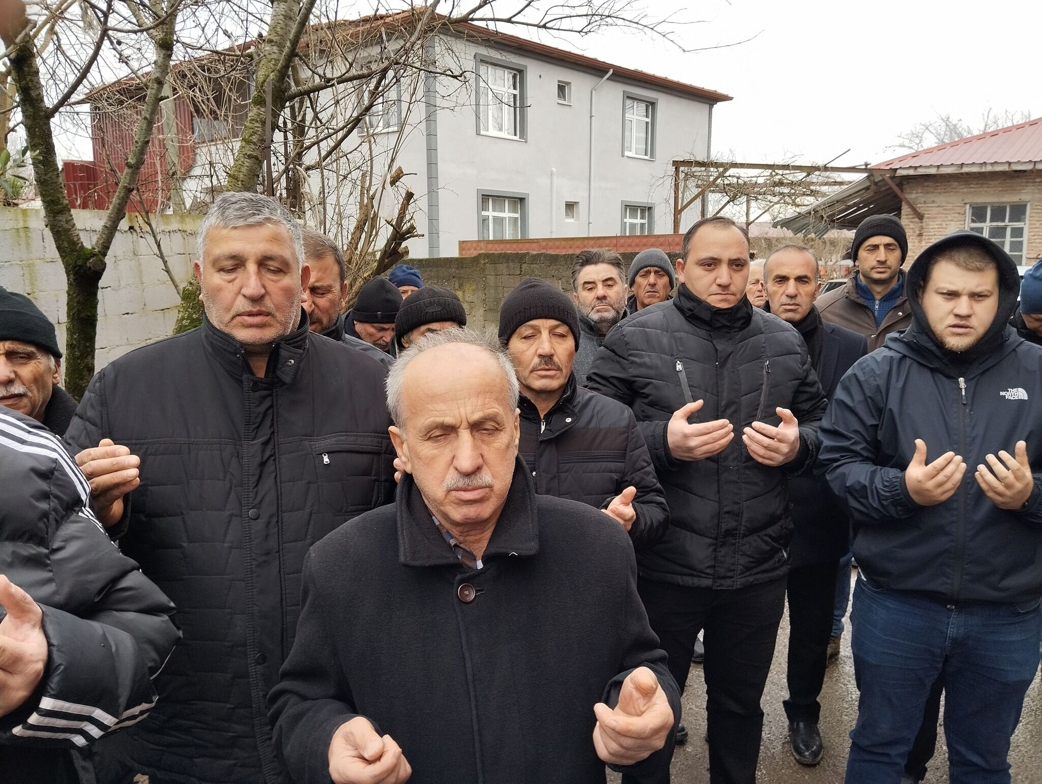 Dursun Ali Bilgen’in Kayınvalidesi Medine Akay Son Yolculuğuna Uğurlandı (1)