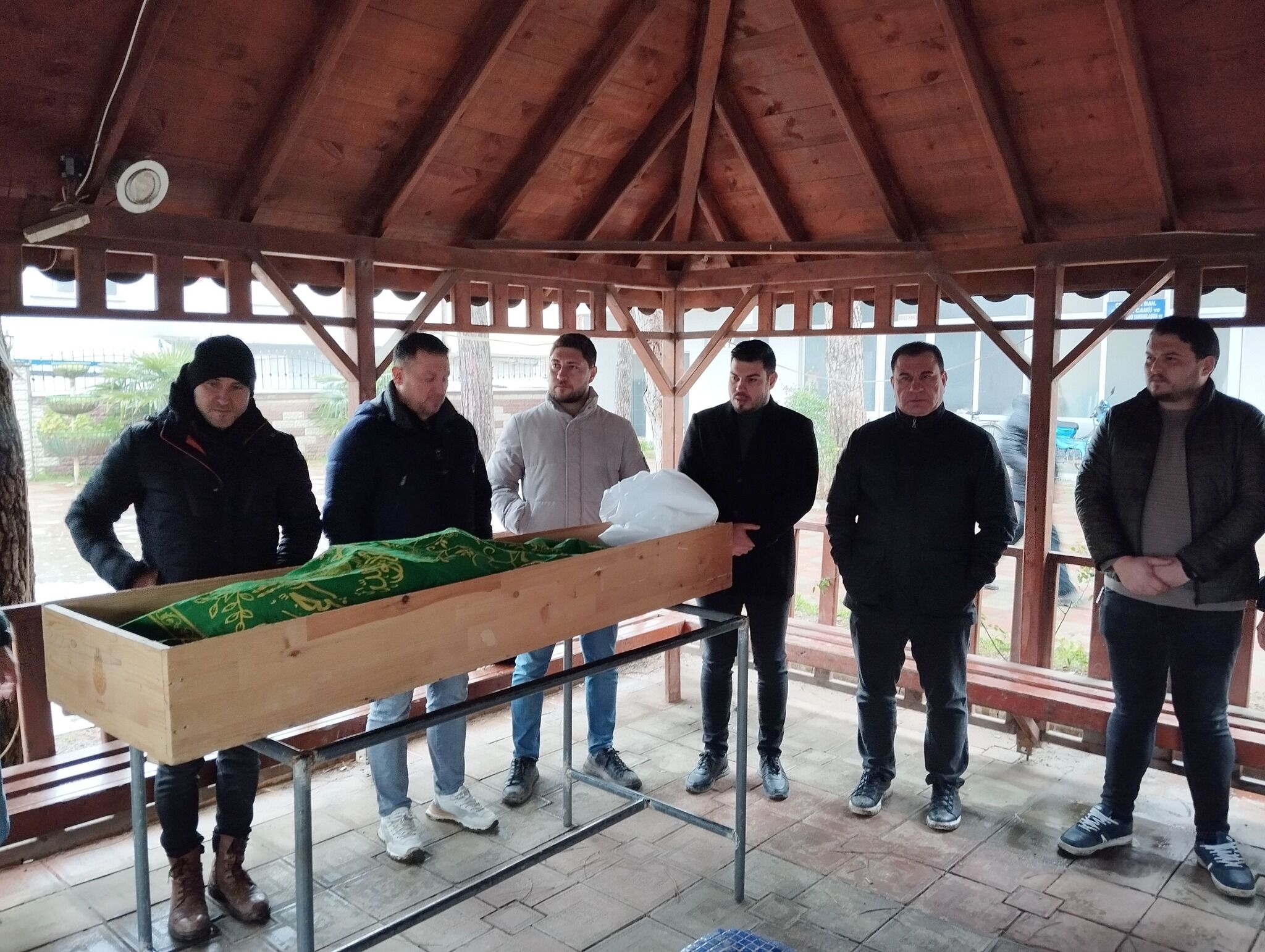 Dursun Ali Bilgen’in Kayınvalidesi Medine Akay Son Yolculuğuna Uğurlandı (3)