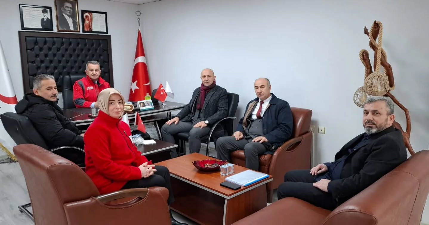 İsmet İnönü İlkokulu Müdürü Mesut Önay,