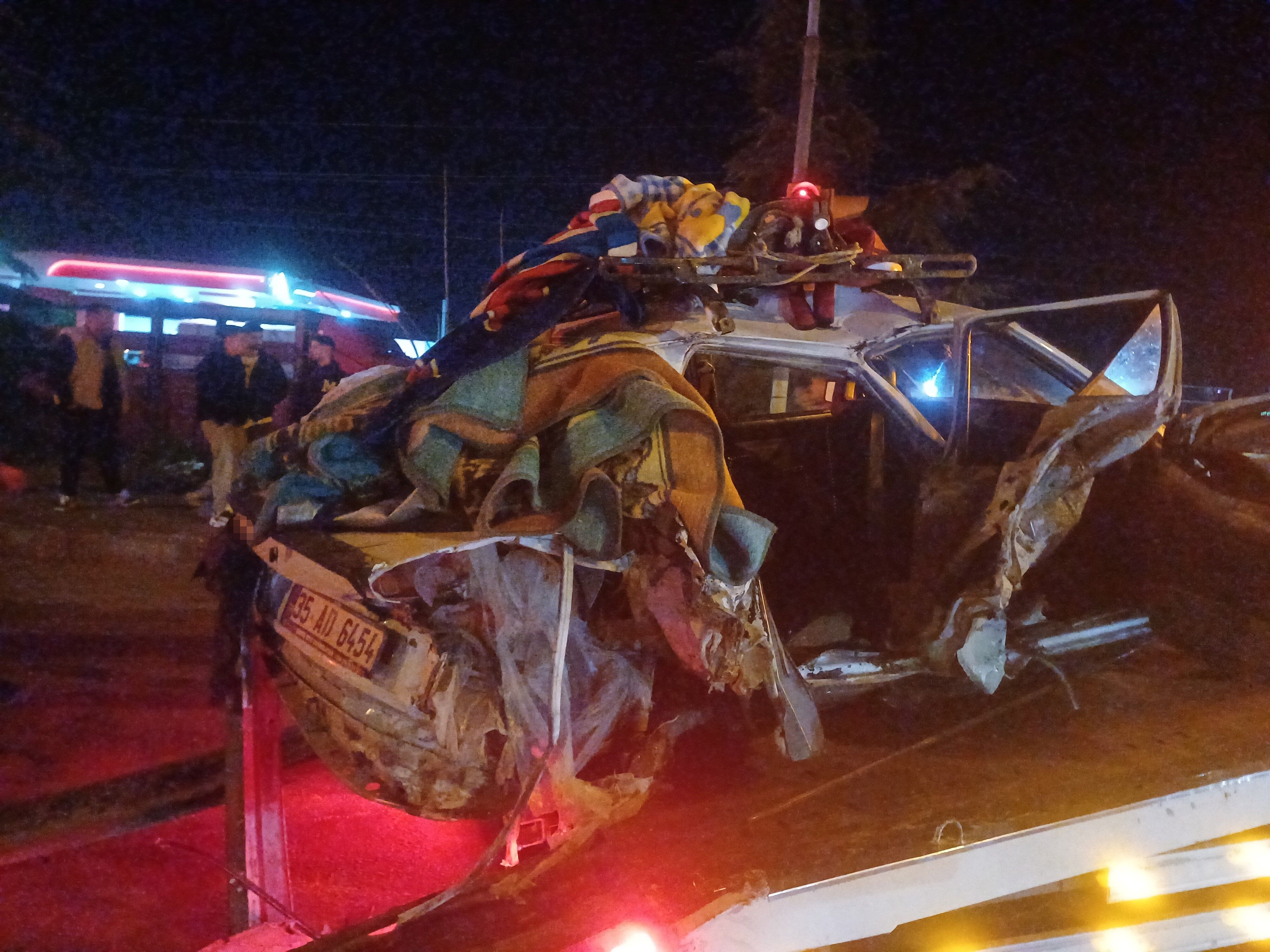 Manisa'da Korkunç Kaza Otomobiller Hurdaya Döndü (2)