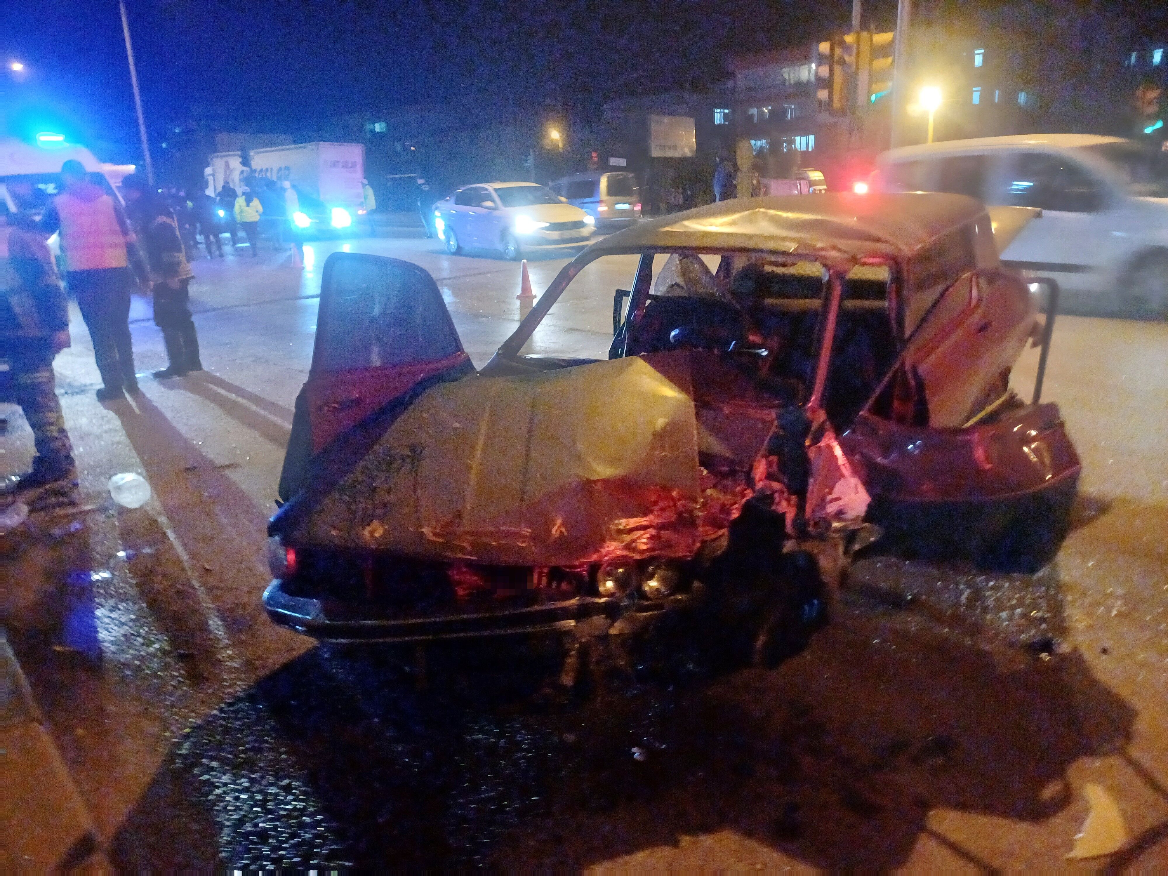 Manisa'da Korkunç Kaza Otomobiller Hurdaya Döndü (6)