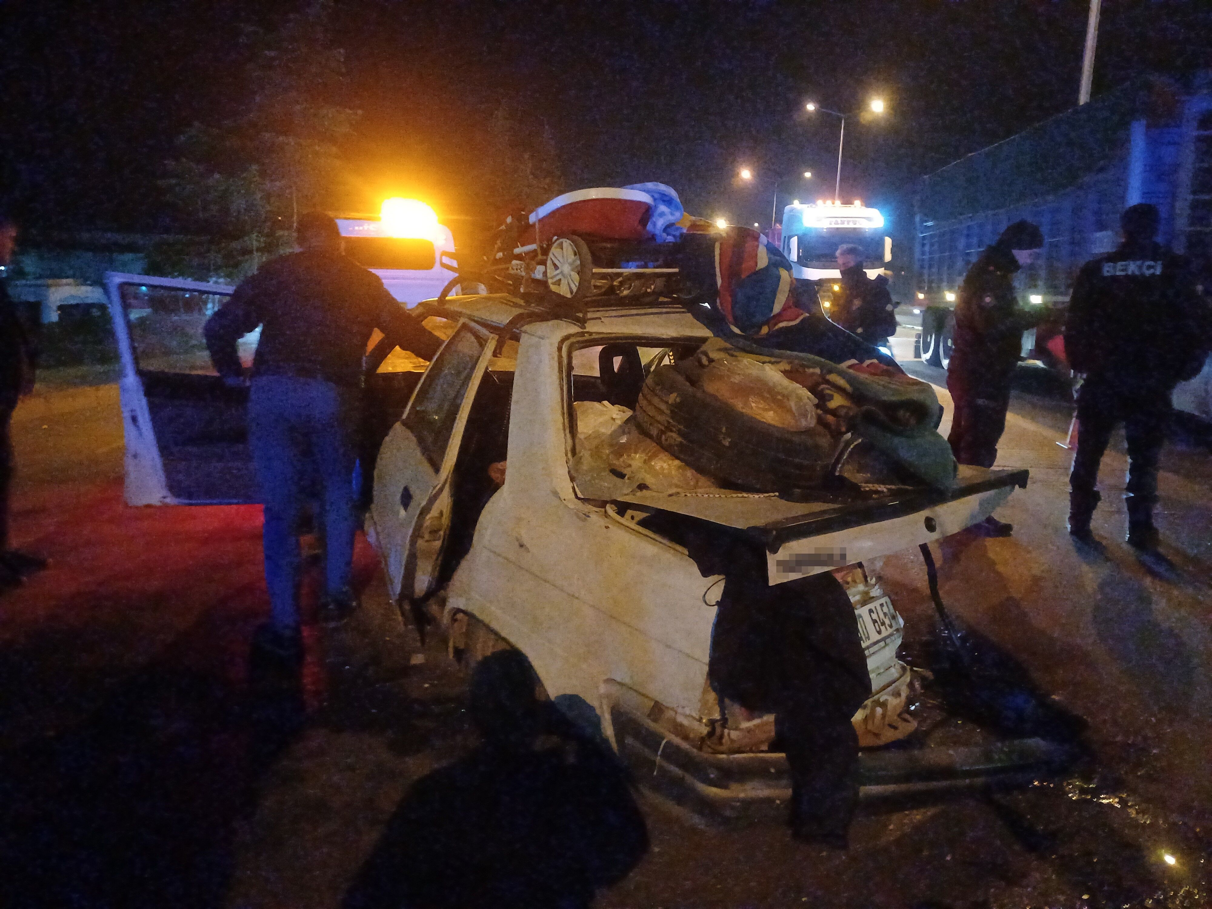 Manisa'da Korkunç Kaza Otomobiller Hurdaya Döndü (7)
