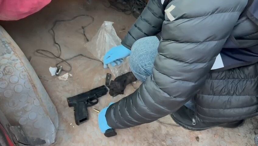 Minibüs Ve Evde Cephanelik Ele Geçirildi 2
