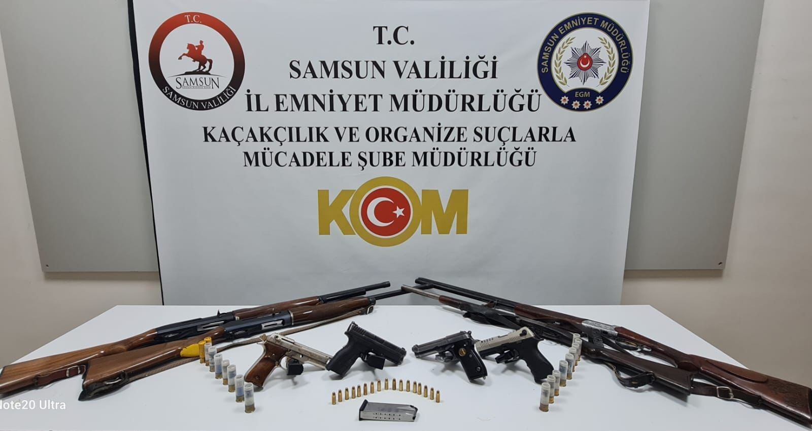 Minibüs Ve Evde Cephanelik Ele Geçirildi 3