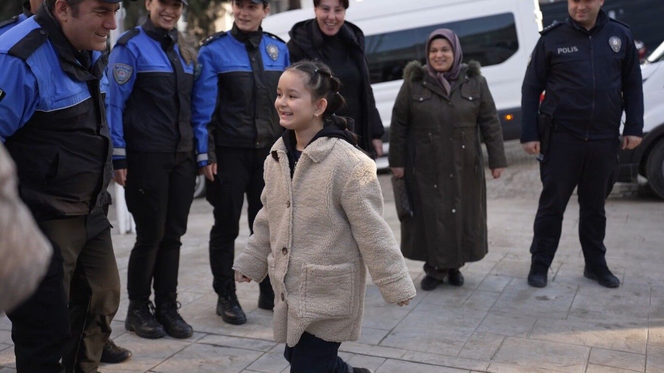Samsun Polisi Şehit Çocuğunu Kortejle Okula Götürdü 3