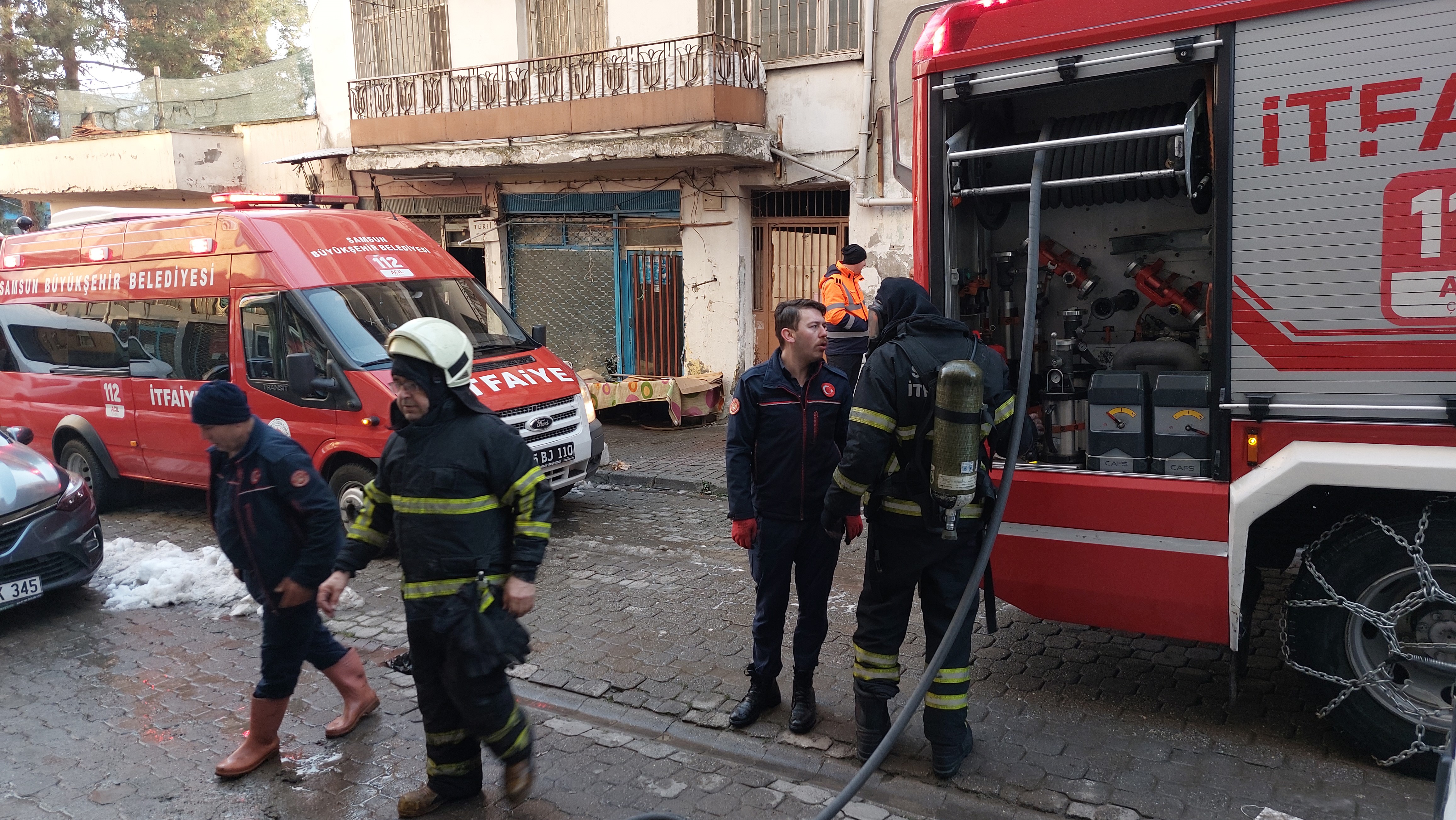 Samsun’da Bir Kişi Hem Canına Kıymaya Kalkıştı Hem Evini Yaktı 4