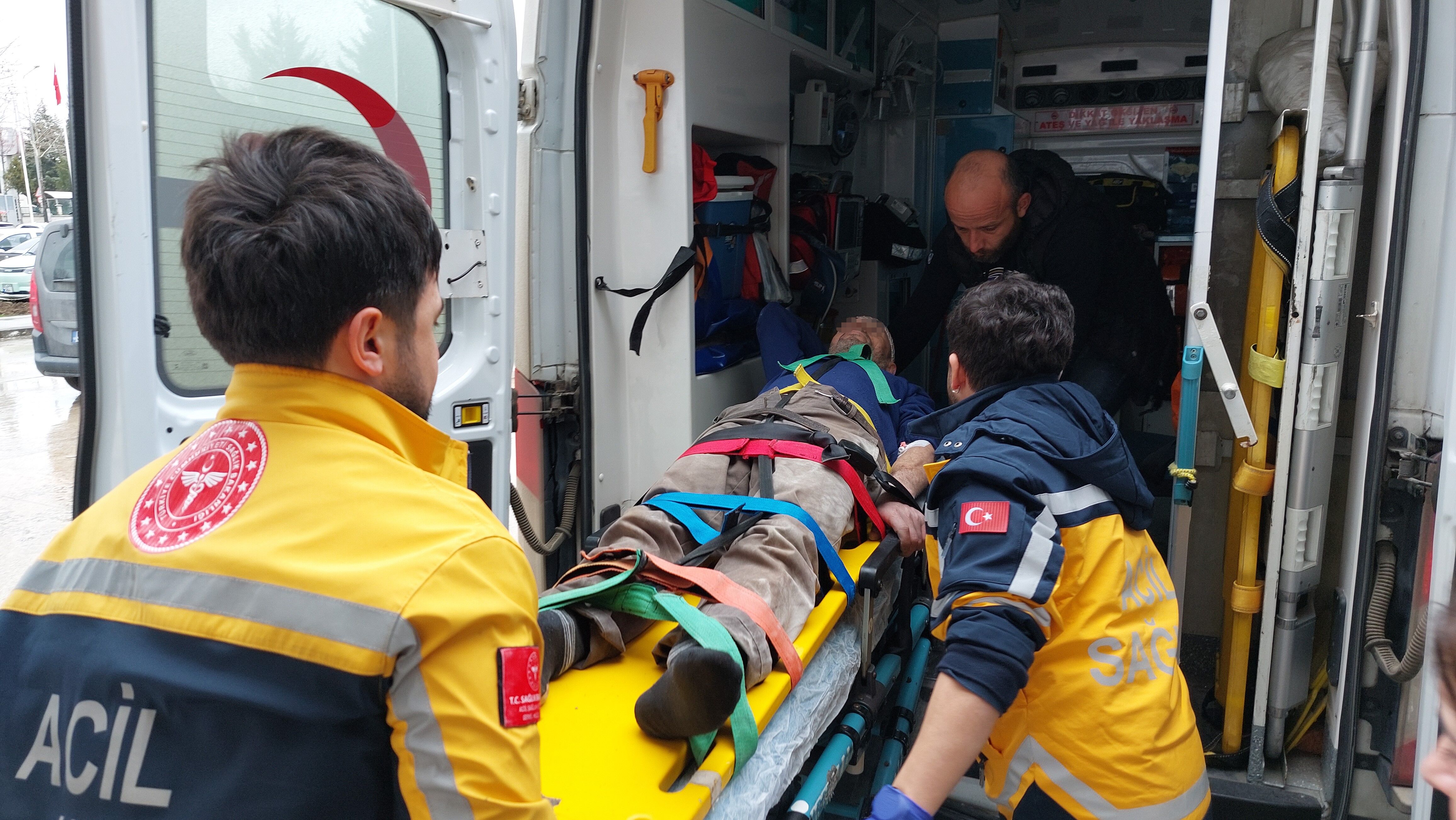 Samsun’da Çatıdan Salona Düşen Kişi Ağır Yaralandı 2