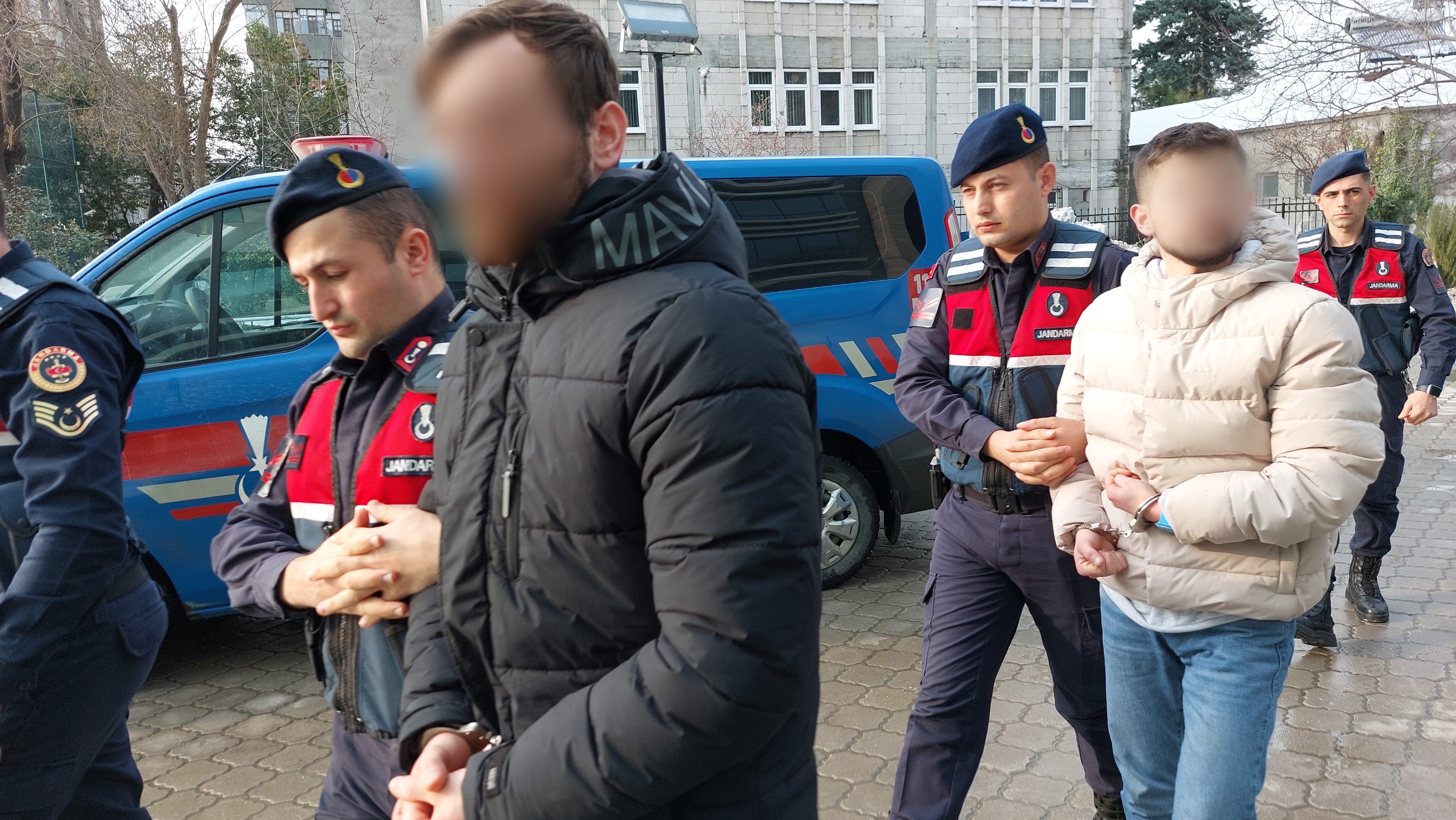 Samsun'da İkiz Kardeşler, 170 Bin 755 Adet Eczayla Yakalandı 2