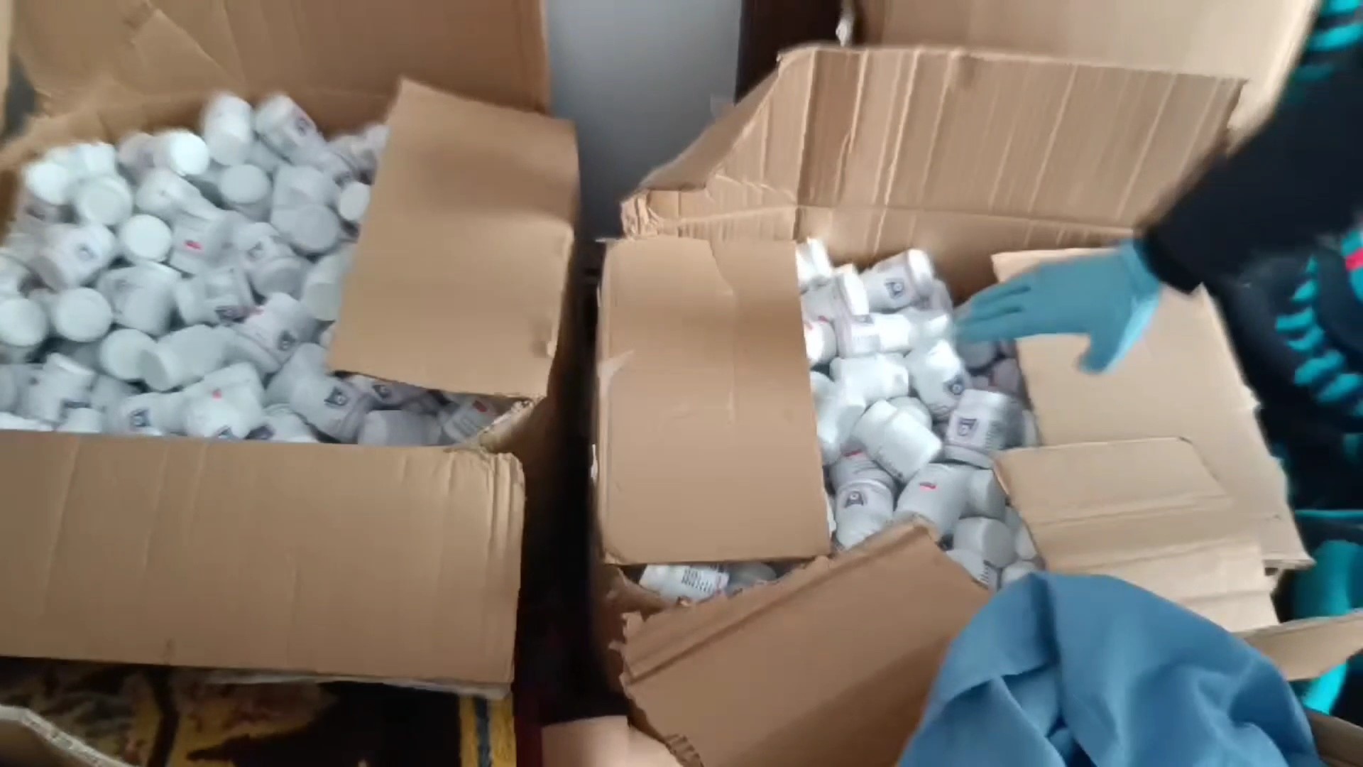 Samsun'da İkiz Kardeşler, 170 Bin 755 Adet Eczayla Yakalandı 5