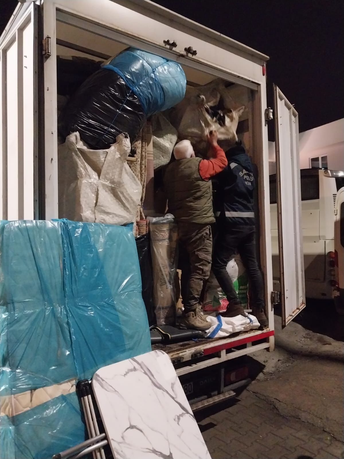 Samsun’da Kamyonette 1 Ton Kaçak Etil Alkol Ele Geçirildi 2