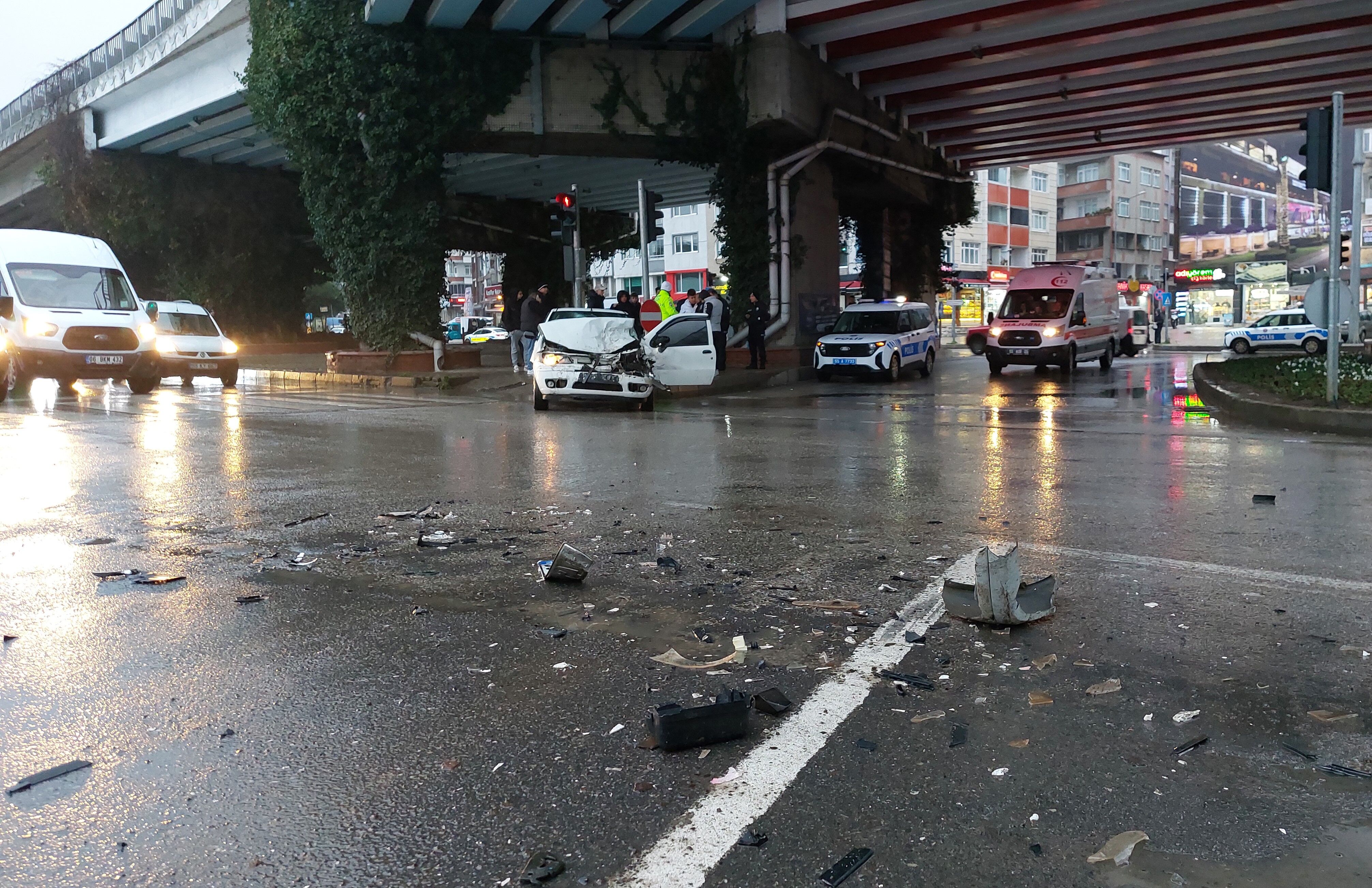 Samsun'da Otomobil Ve Kamyonet Çarpıştı 6