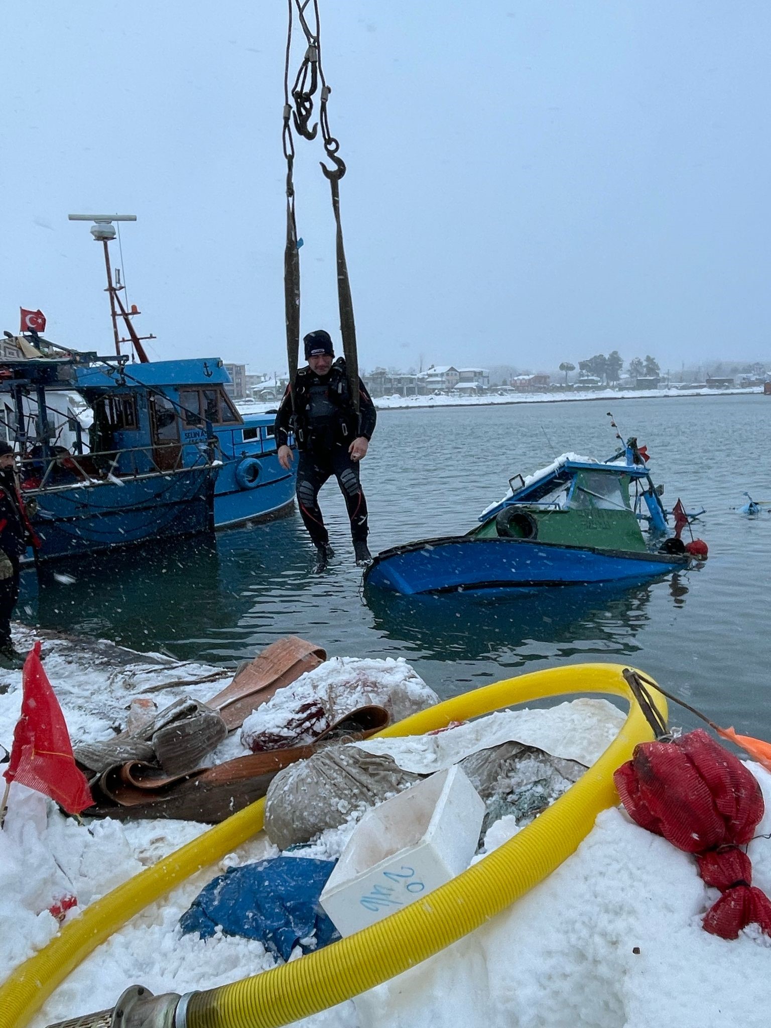 Samsun’da Şiddetli Rüzgârdan Balıkçı Teknesi Battı 2