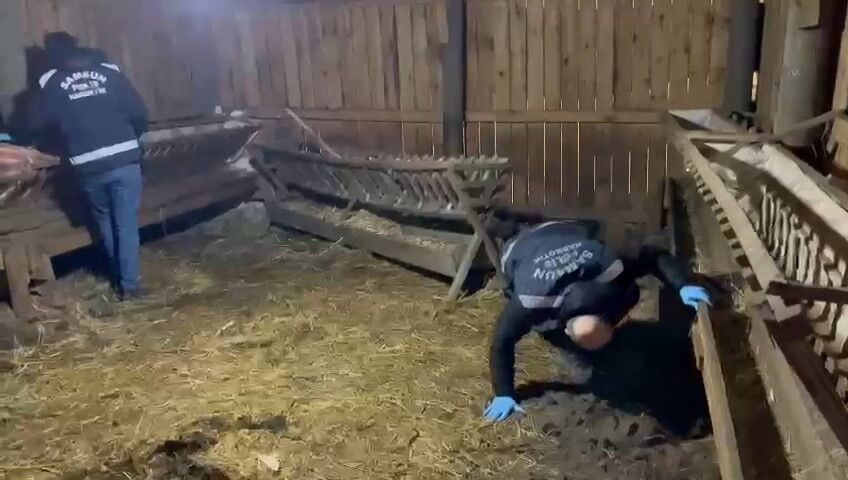 Samsun’da Tavuk Kümesinde Ecza Ve Silah Ele Geçirildi 2