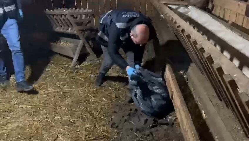 Samsun’da Tavuk Kümesinde Ecza Ve Silah Ele Geçirildi 3