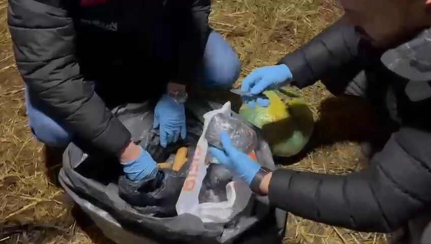 Samsun’da Tavuk Kümesinde Ecza Ve Silah Ele Geçirildi 5
