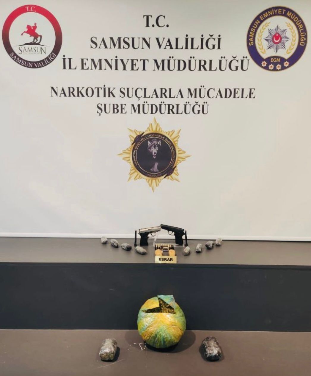 Samsun’da Tavuk Kümesinde Ecza Ve Silah Ele Geçirildi 6