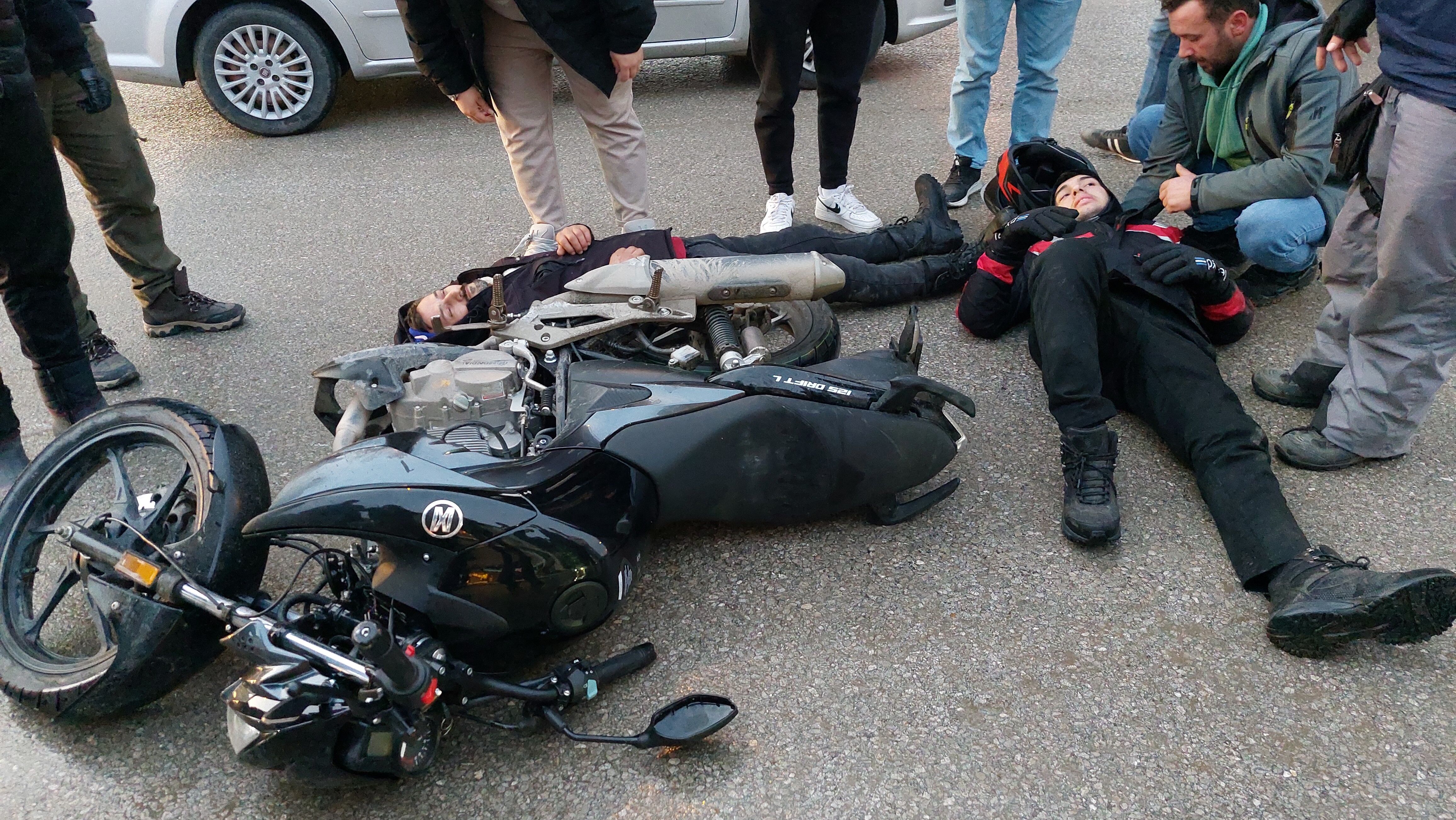 Samsun’da Ticari Araç Ile Motosiklet Çarpıştı 2