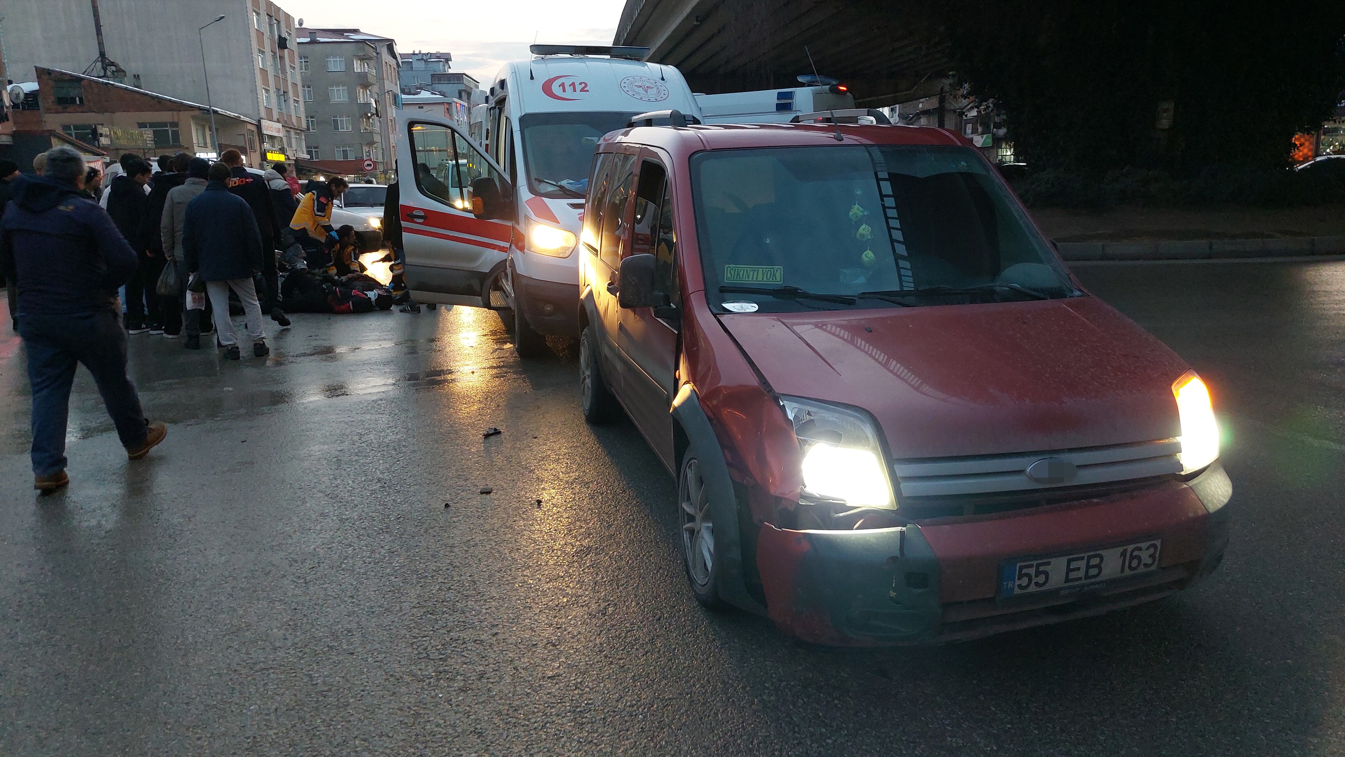 Samsun’da Ticari Araç Ile Motosiklet Çarpıştı 8