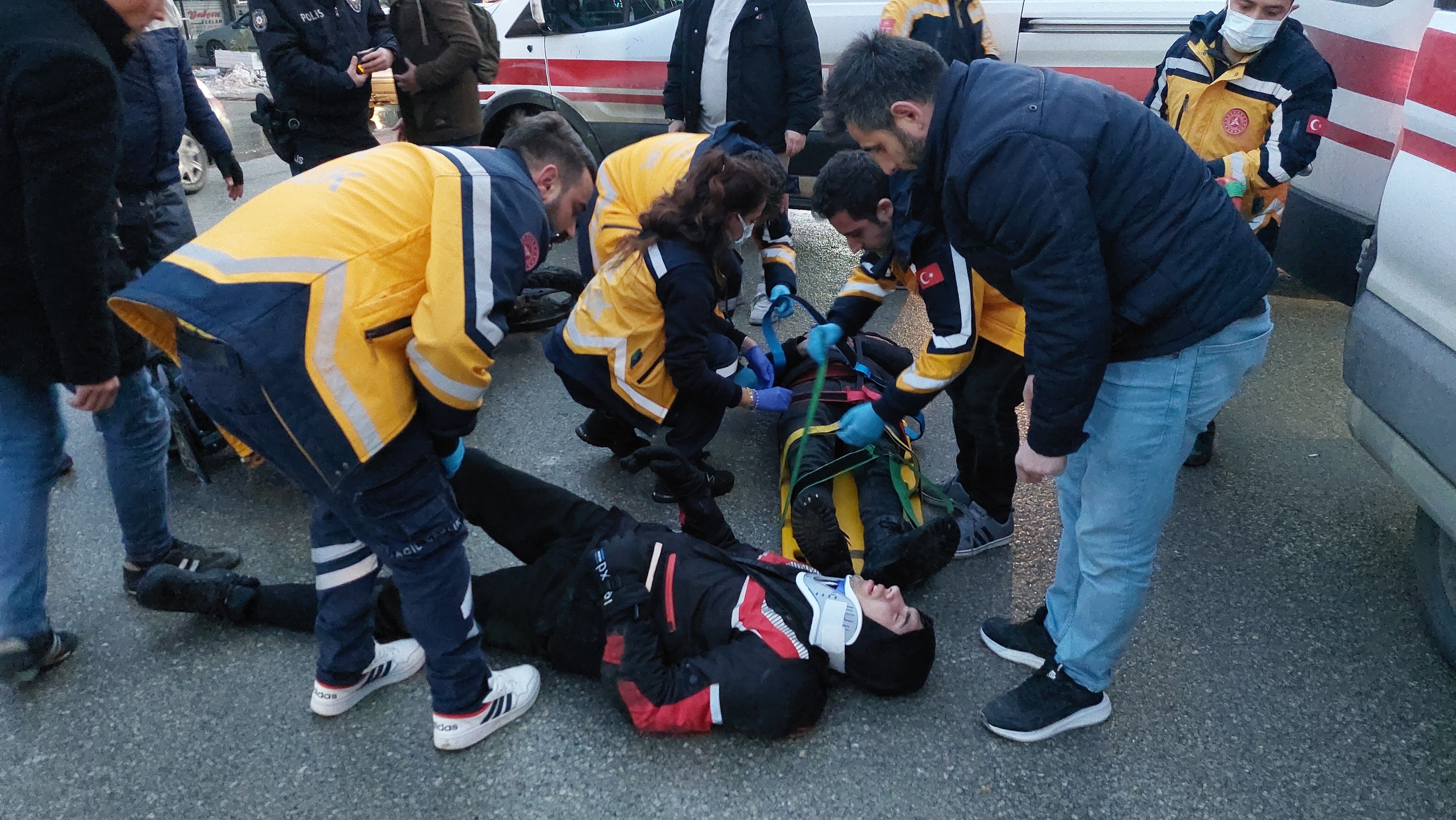Samsun’da Ticari Araç Ile Motosiklet Çarpıştı 9
