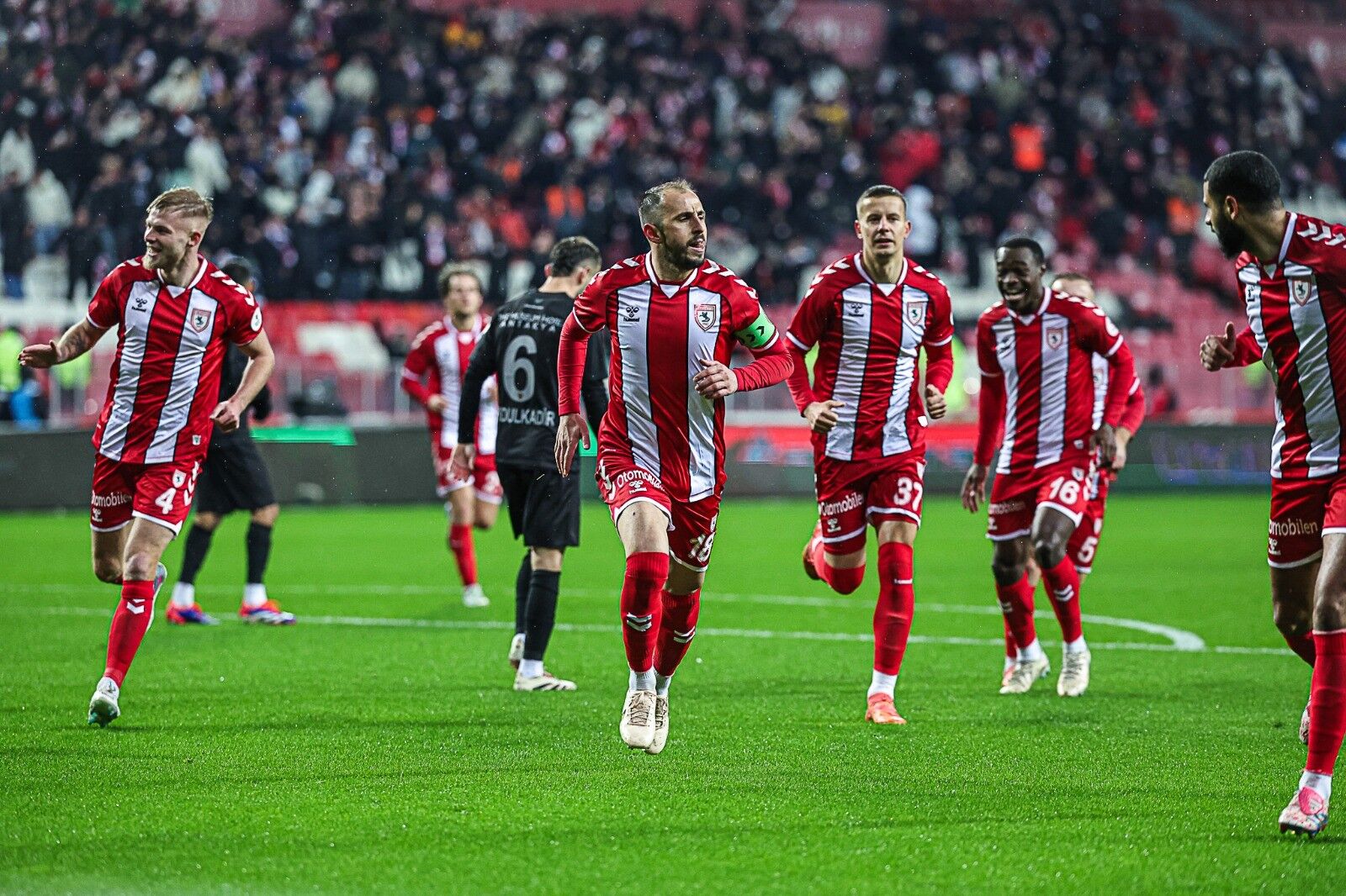 Samsunspor İlk Yarıda Fırtına Gibi-1
