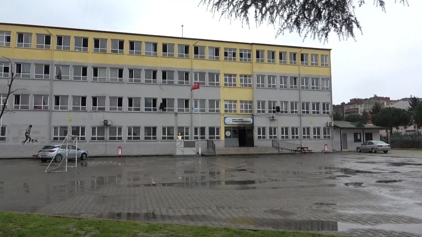 Tekkeköy’de Ortaokulda Yangın! Eğitime 1 Gün Ara 2
