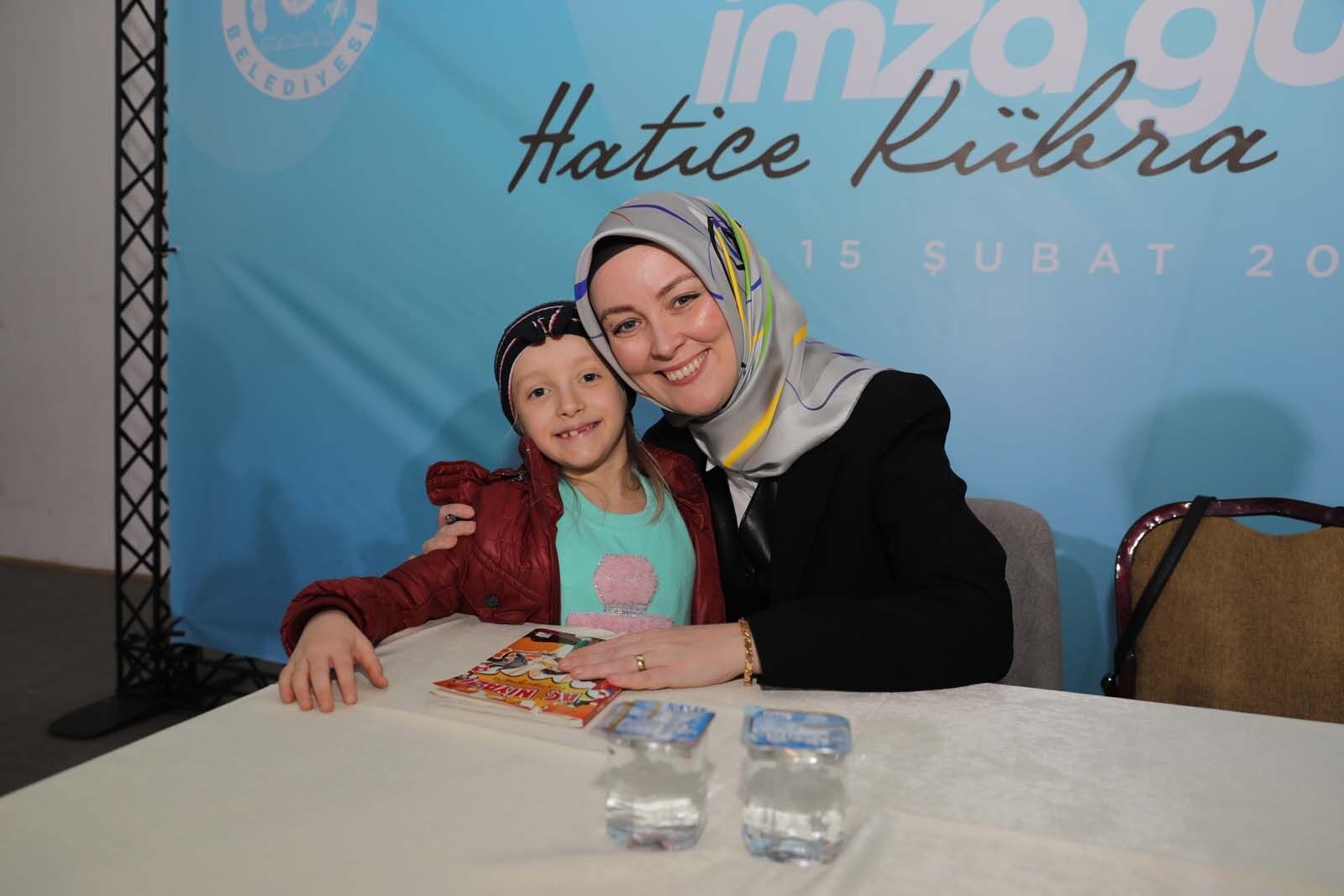 Yazar Hatice Kübra Tongar Bafralı Kadınlarla Buluştu 10