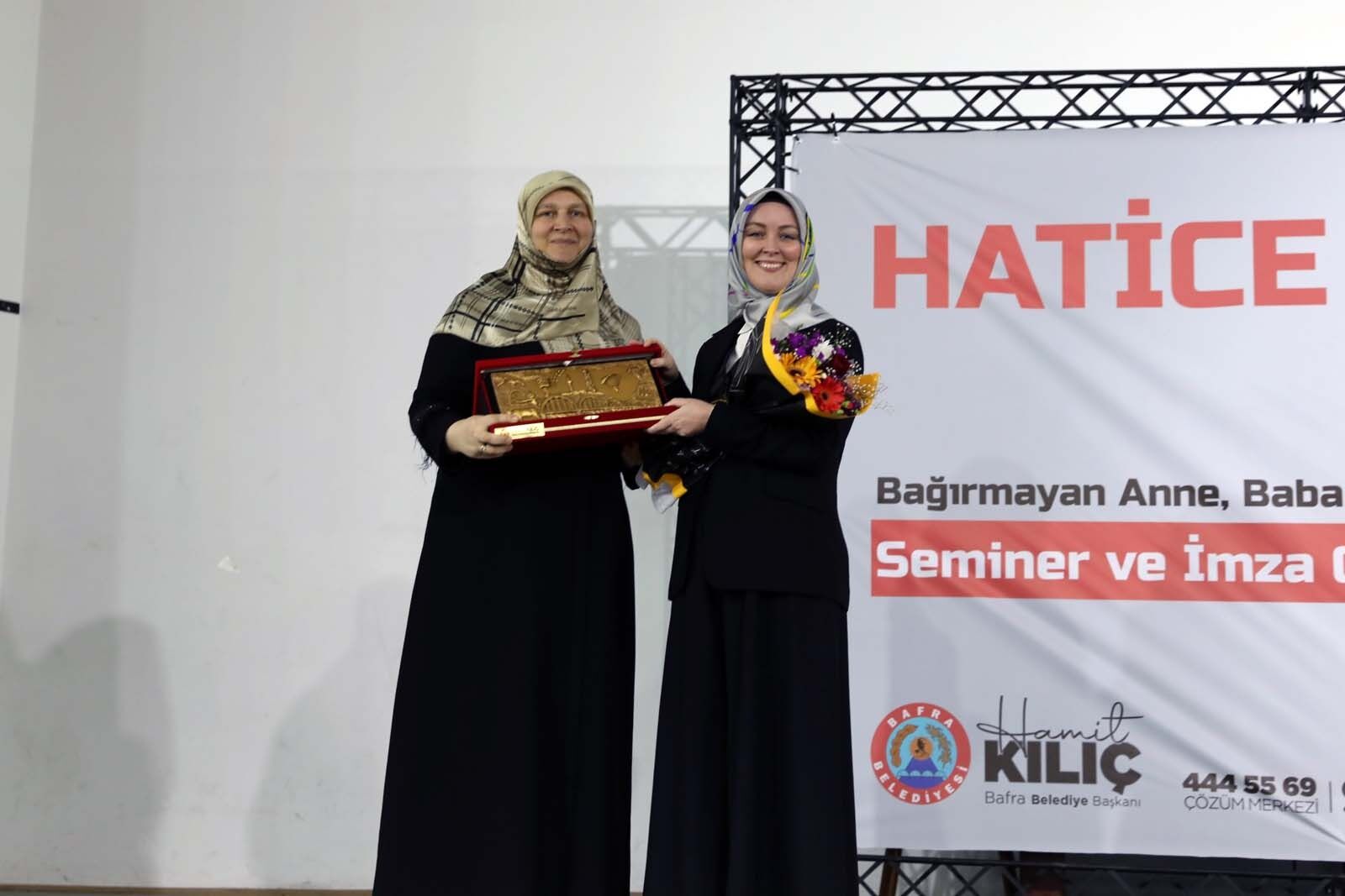 Yazar Hatice Kübra Tongar Bafralı Kadınlarla Buluştu 13