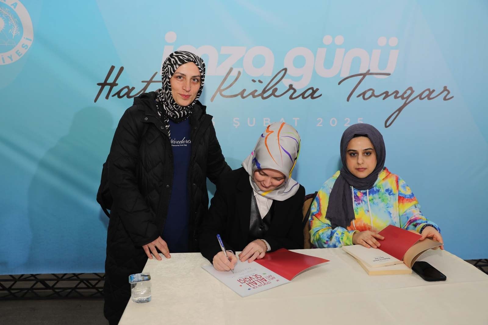 Yazar Hatice Kübra Tongar Bafralı Kadınlarla Buluştu 4