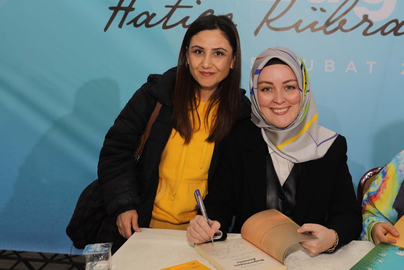 Yazar Hatice Kübra Tongar Bafralı Kadınlarla Buluştu 5