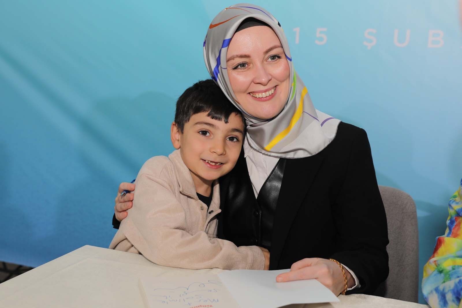 Yazar Hatice Kübra Tongar Bafralı Kadınlarla Buluştu 7