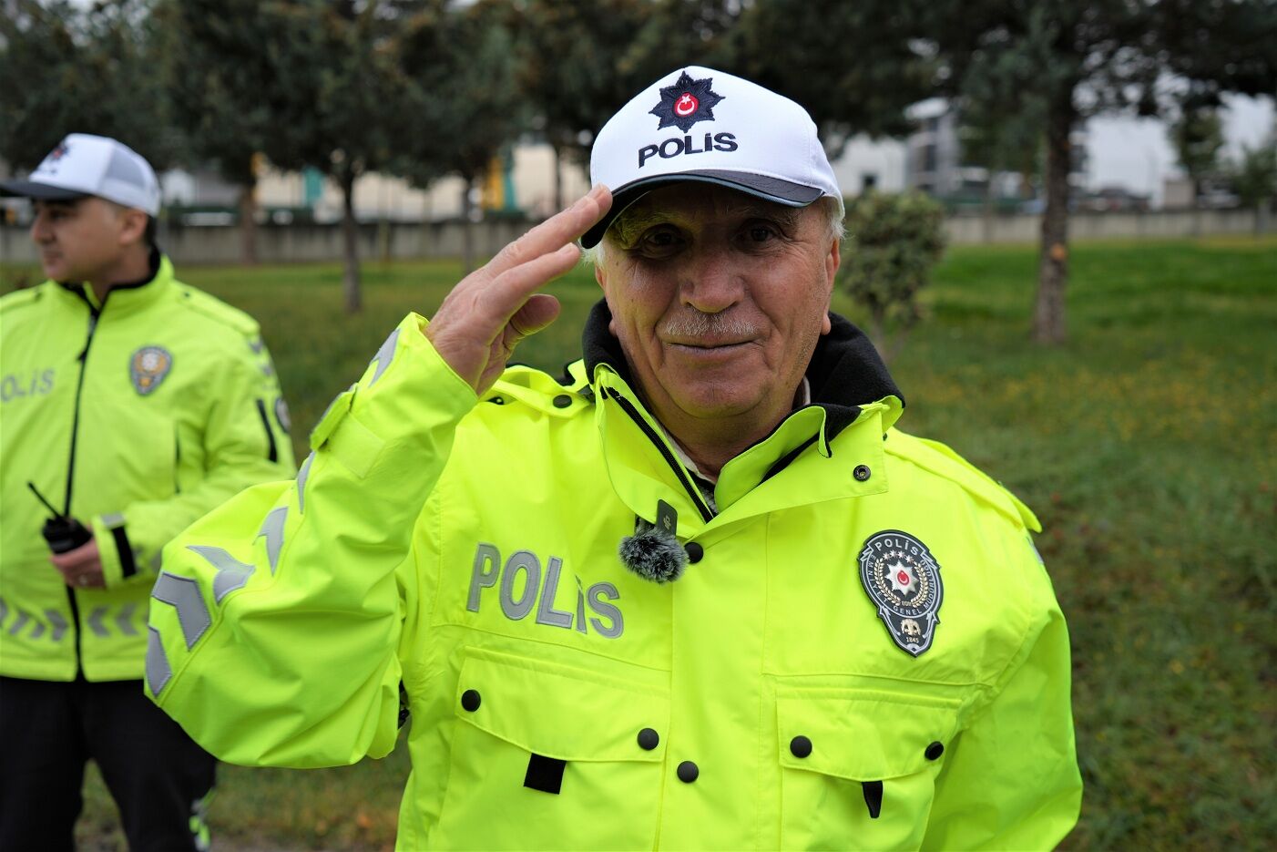 68 Yaşındaki Huzurevi Sakininin Polislik Hayali Gerçek Oldu Anons Yaptı, Sürücü Denetledi (1)