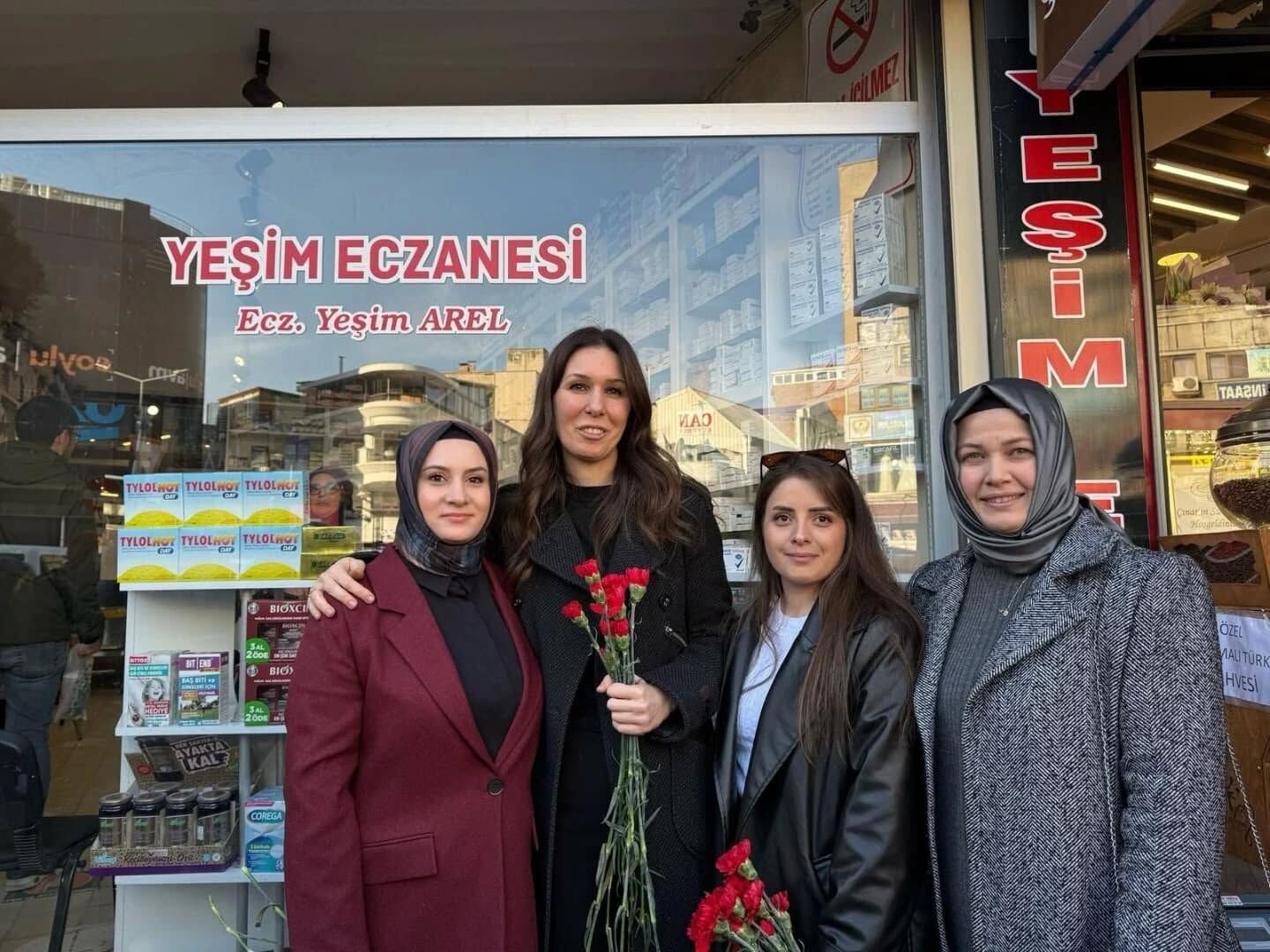 Ak Parti Samsun Teşkilatından 8 Mart’a Özel Karanfil Dağıtımı (12)